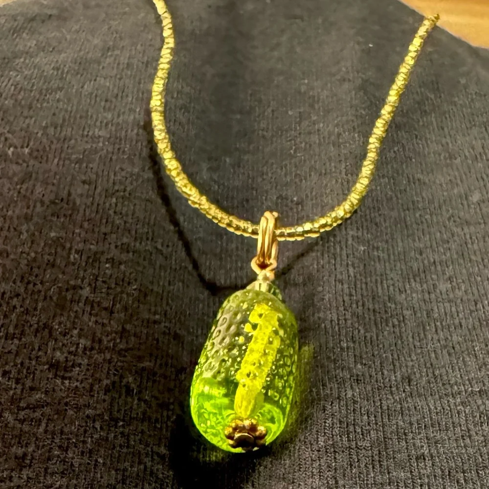Vintage Green Pendant Necklace w/ Seed Bead Chain w/14K Gold Filled Clasps - Picture 4 of 7